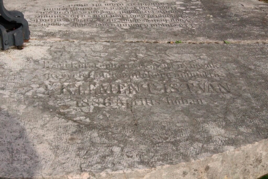 A párkányi temető kútja