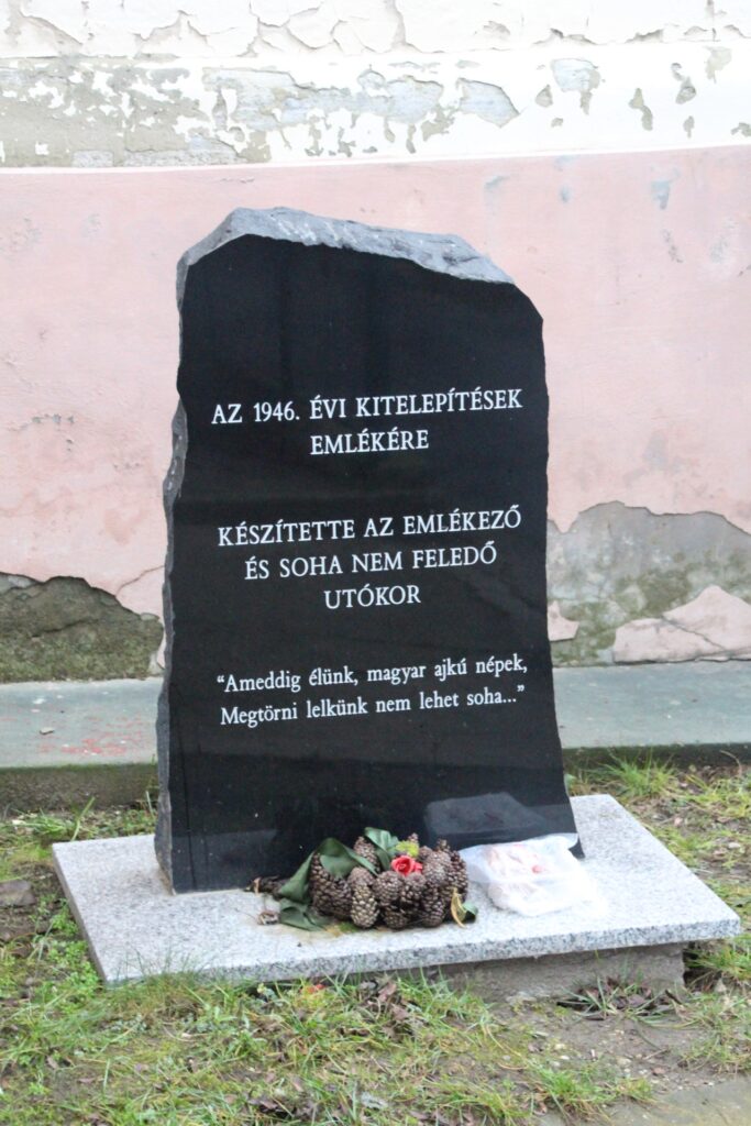 Az 1946-os évi kitelepítések emlékműve