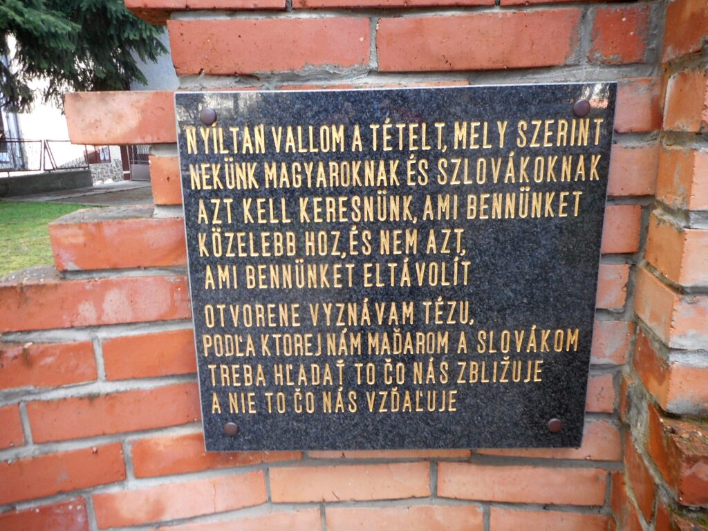 Esterházy János szobra