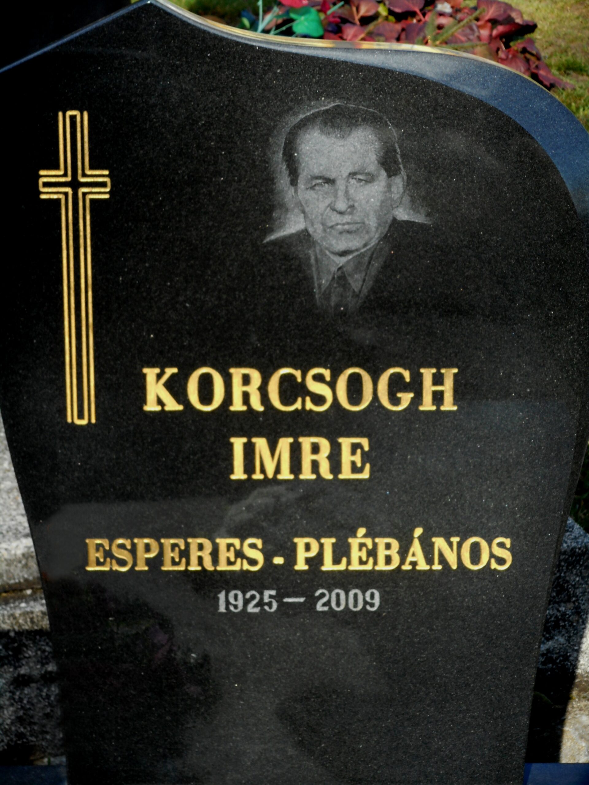 Korcsogh Imre esperes-plébános síremléke
