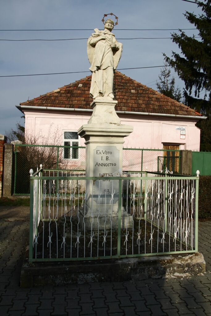 Nepomuki Szent János szobra Nagysallón