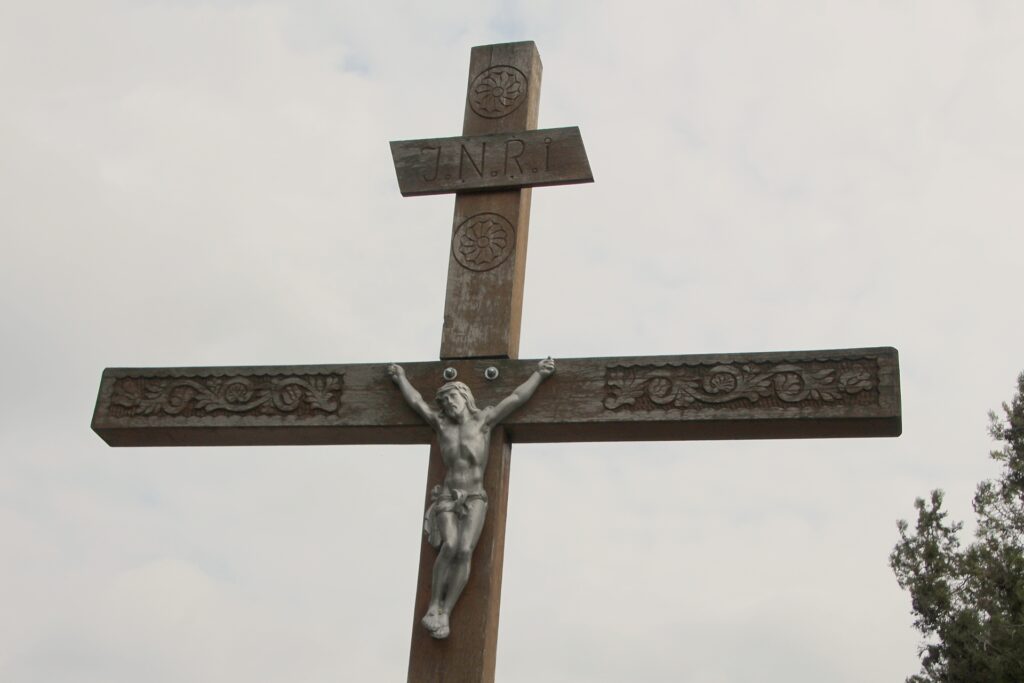 Nagykereszt az új temetőben