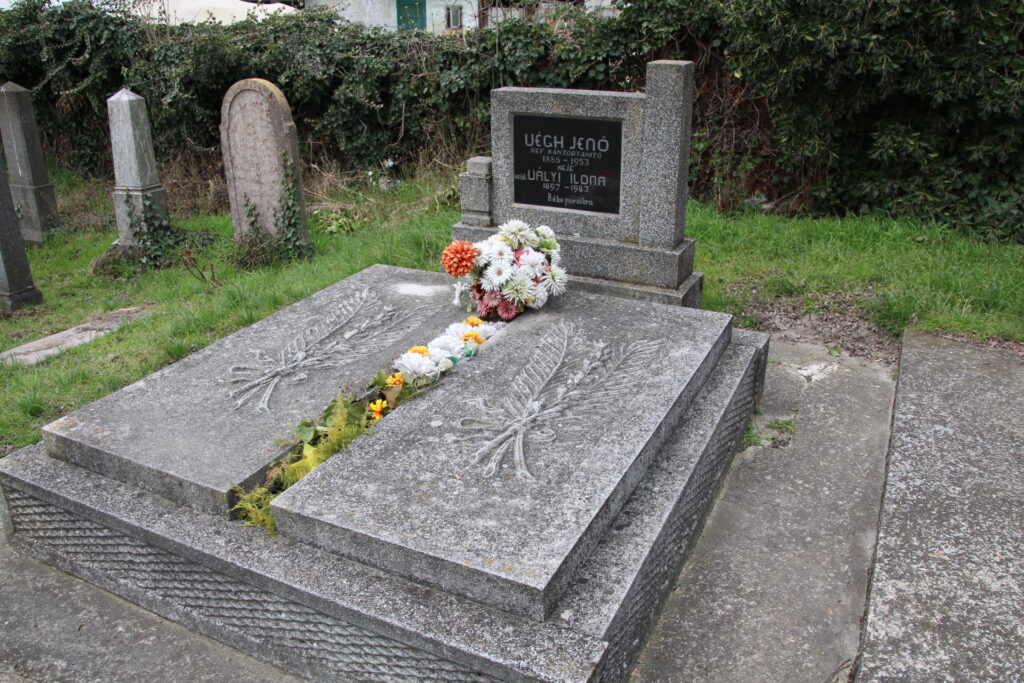 Végh Jenő református kántortanító sírja