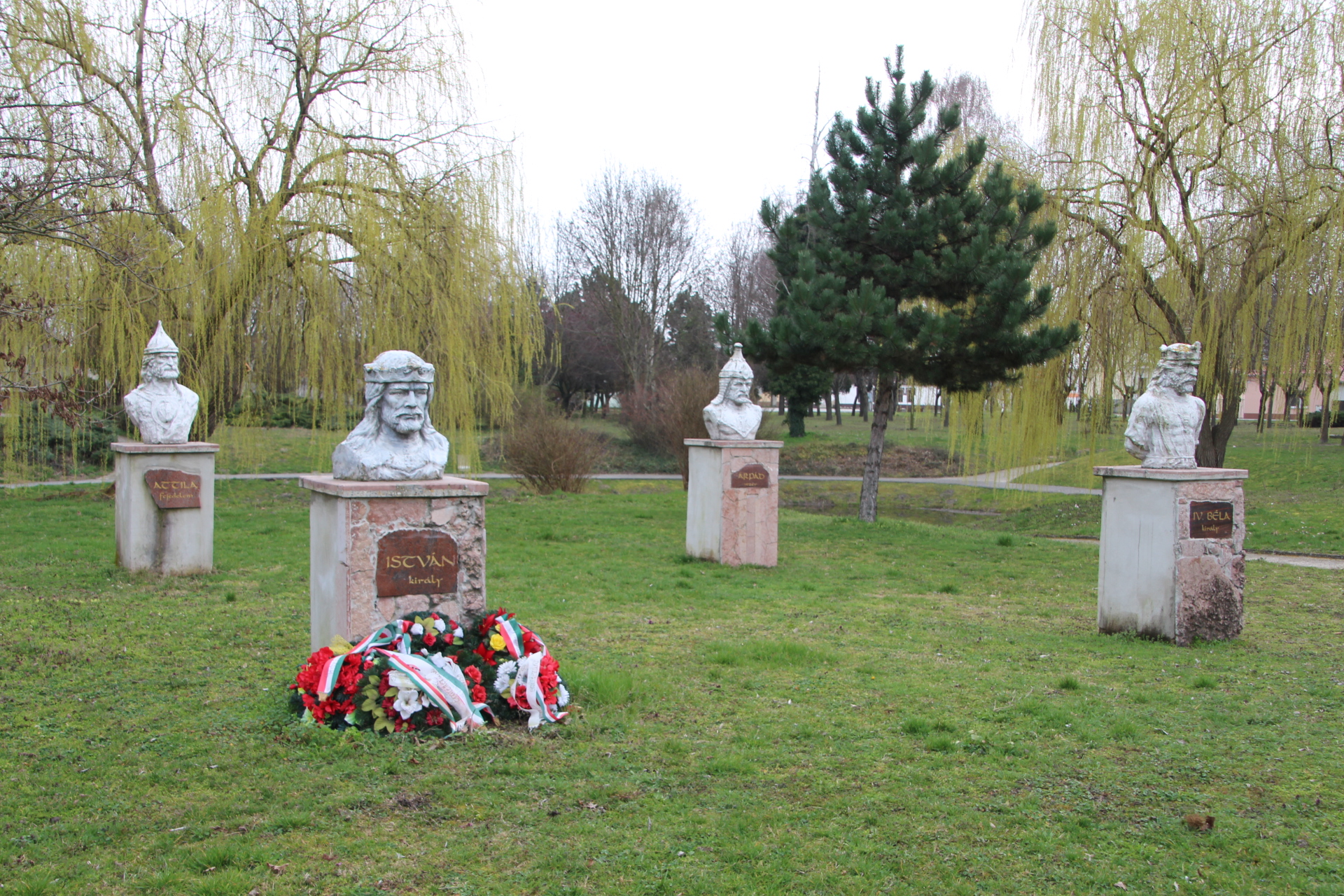 Király- és fejedelemszobrok