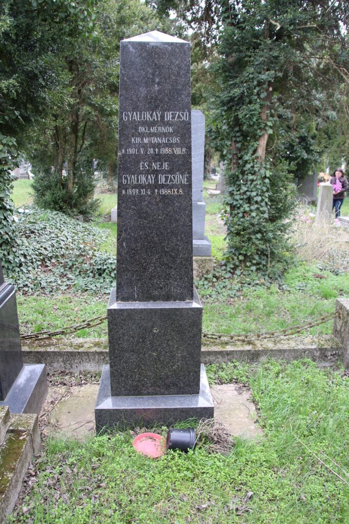 Gyalokay László református lelkész, esperes, helyettes püspök sírja