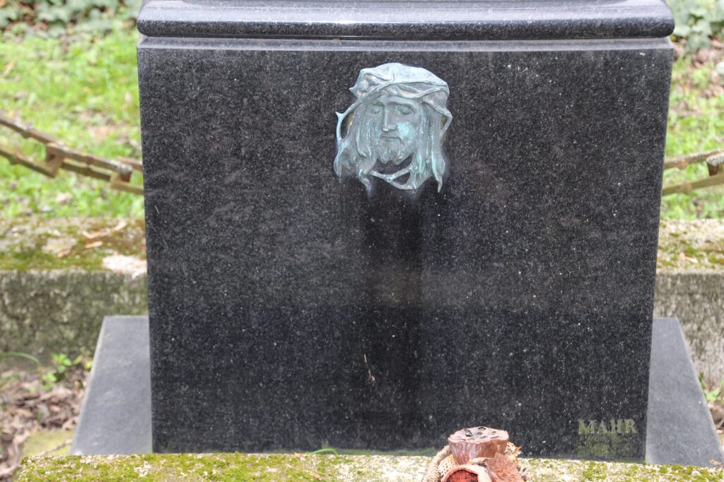 Gyalokay László református lelkész, esperes, helyettes püspök sírja