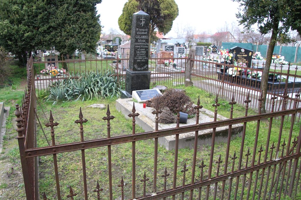 A Galambos család sírkápolnája és sírkertje