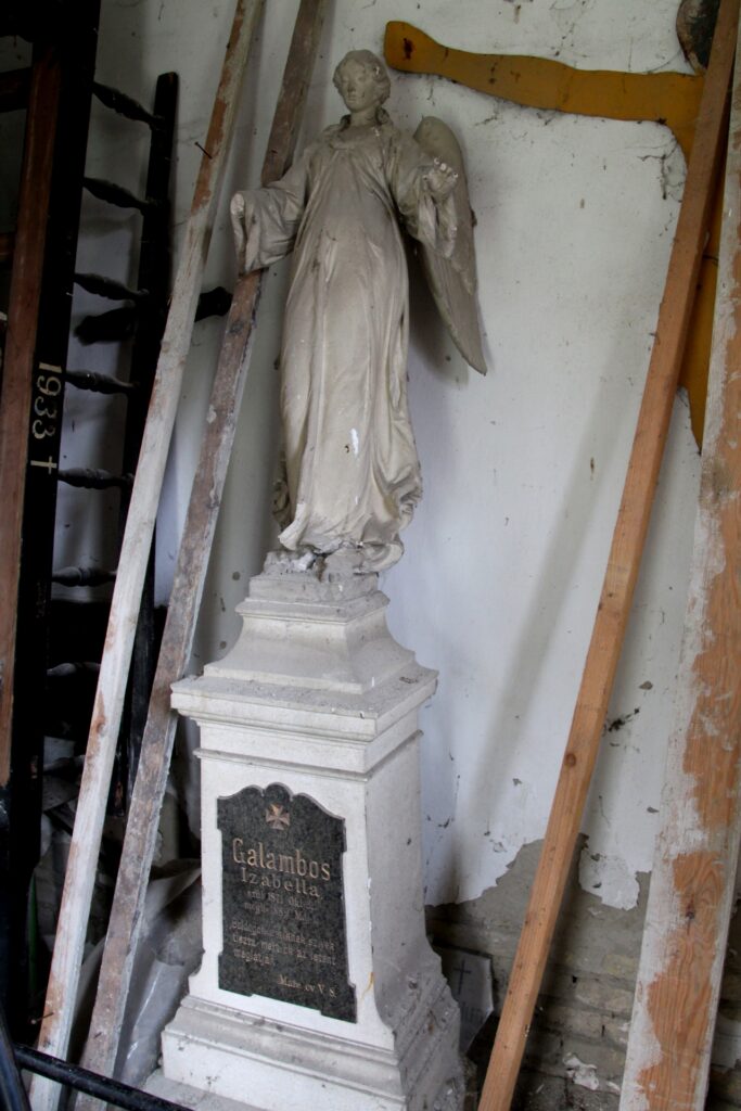 A Galambos család sírkápolnája és sírkertje