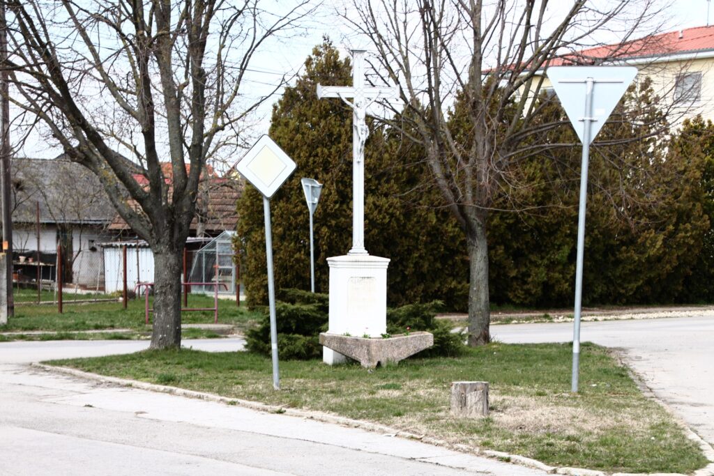 Útmenti vaskereszt Alsójányokon