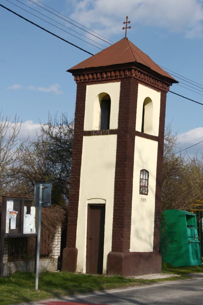 Kismadarászi harangláb