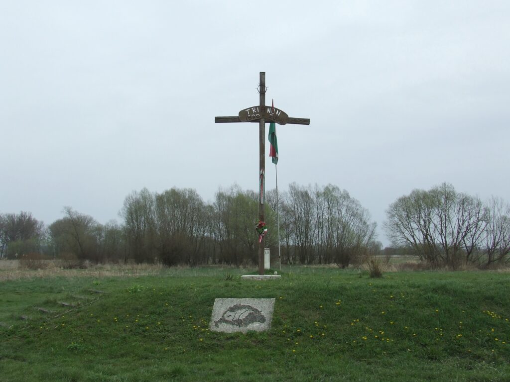 Trianon emlékkereszt Őrhalomnál