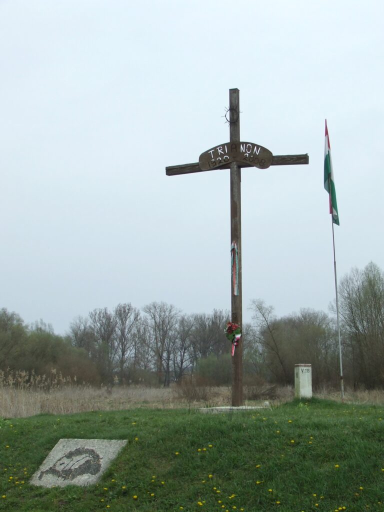 Trianon emlékkereszt Őrhalomnál