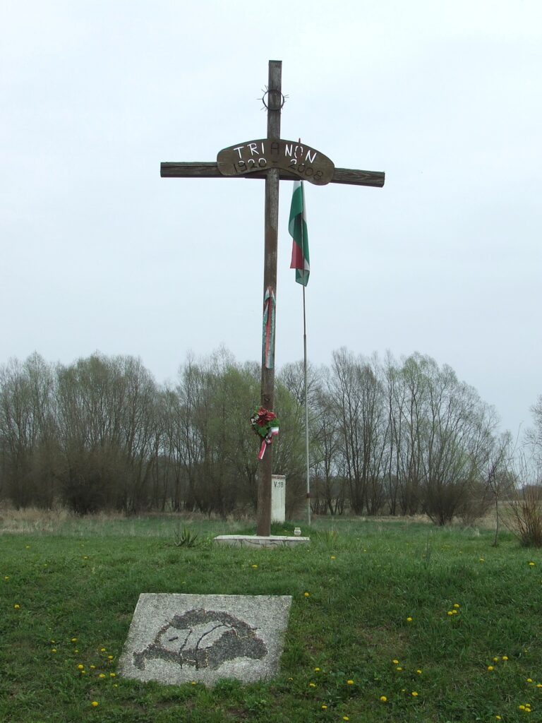 Trianon emlékkereszt Őrhalomnál