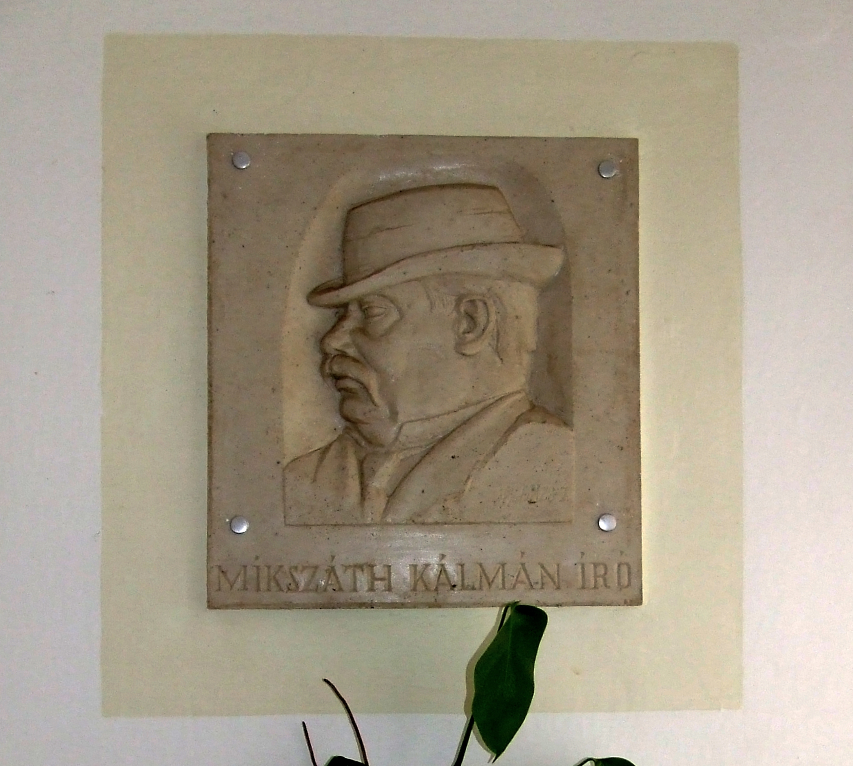 Mikszáth emléktábla