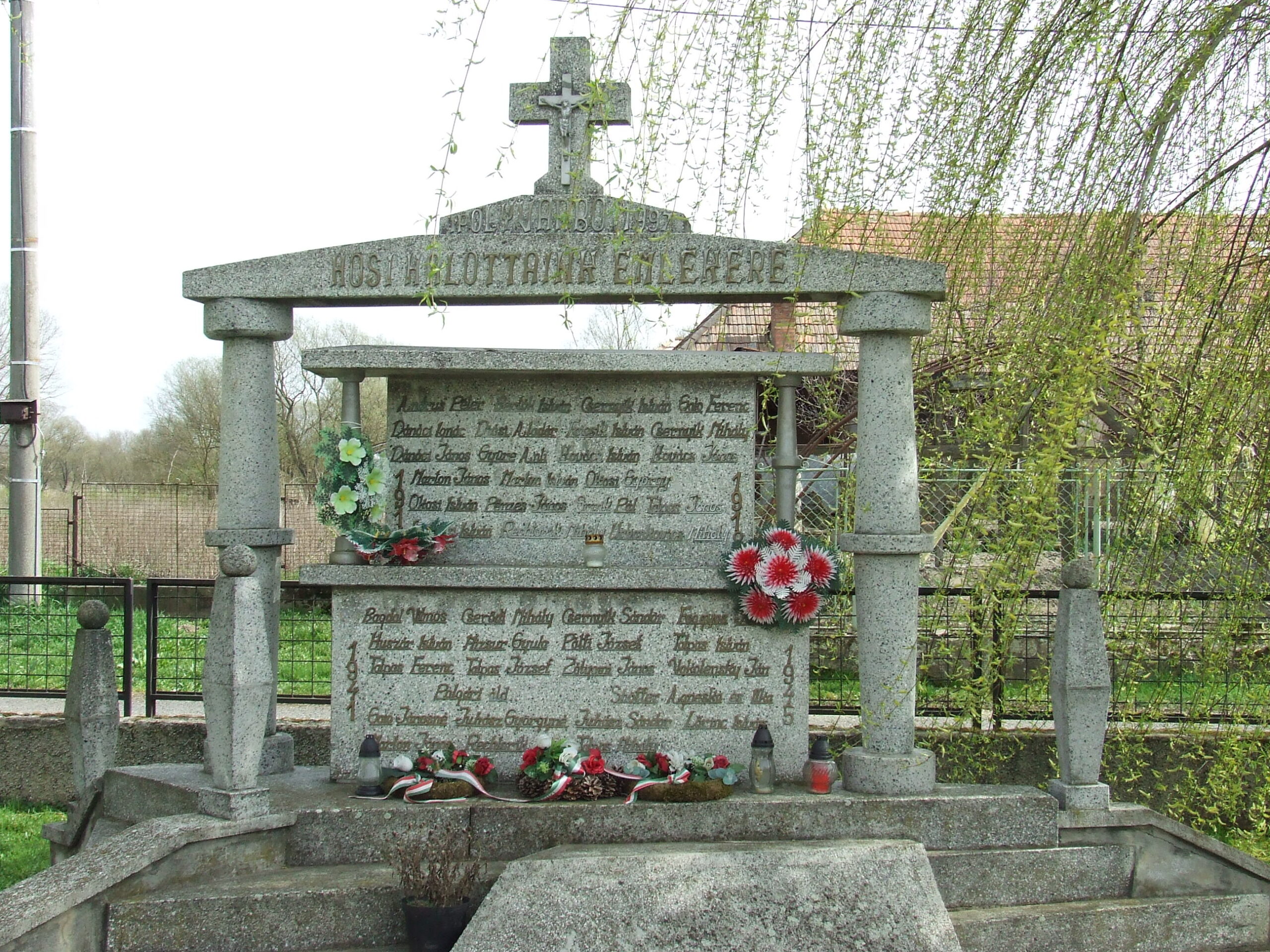 Az első és második világháború hőseinek emlékműve