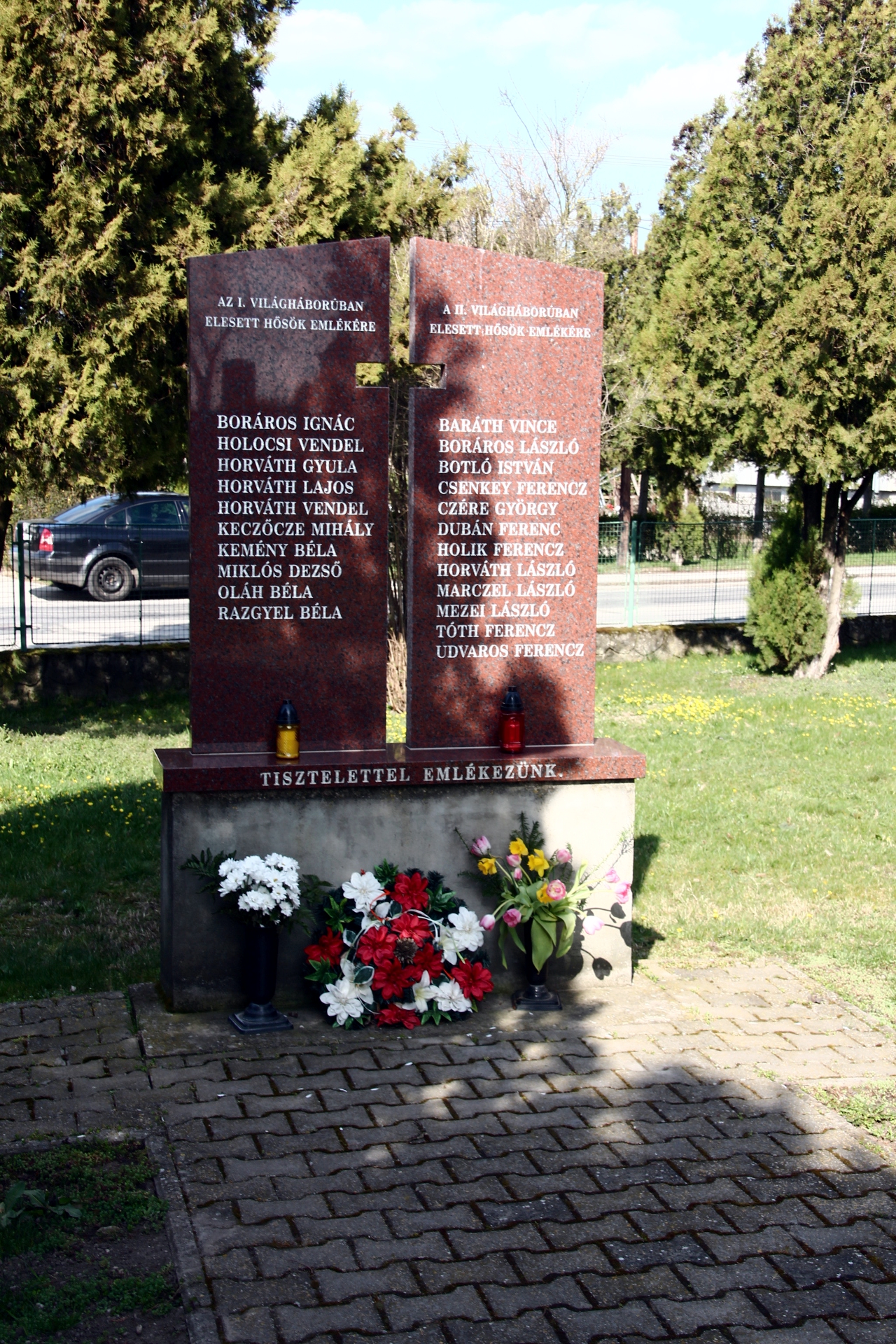 Az első és második világháborúban elesett hősök emlékműve