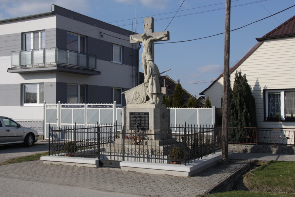 A két világháború hősi halottainak emlékműve