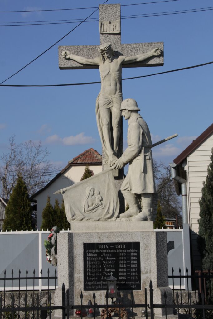 A két világháború hősi halottainak emlékműve