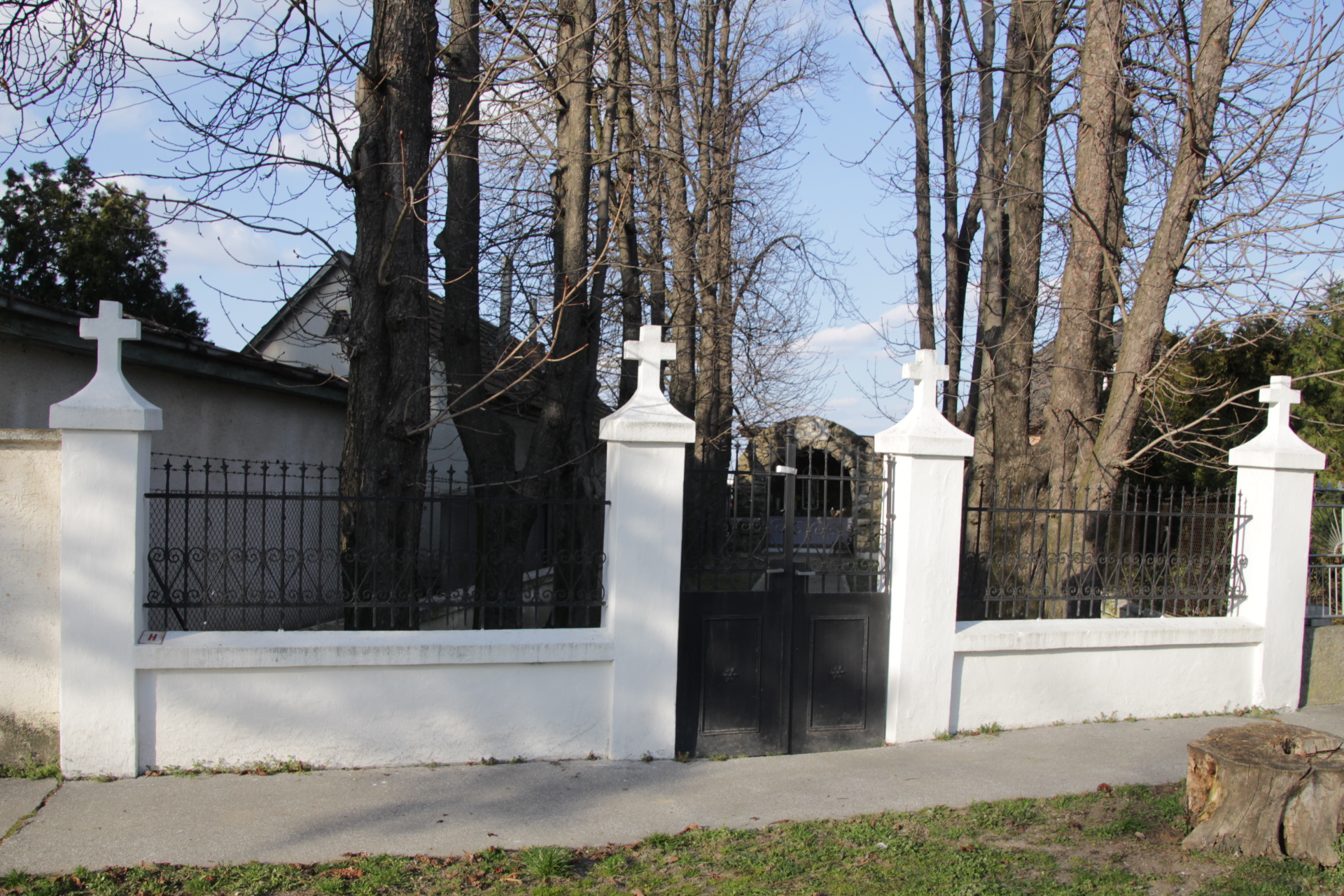 Lourdes-i barlang Vőkön