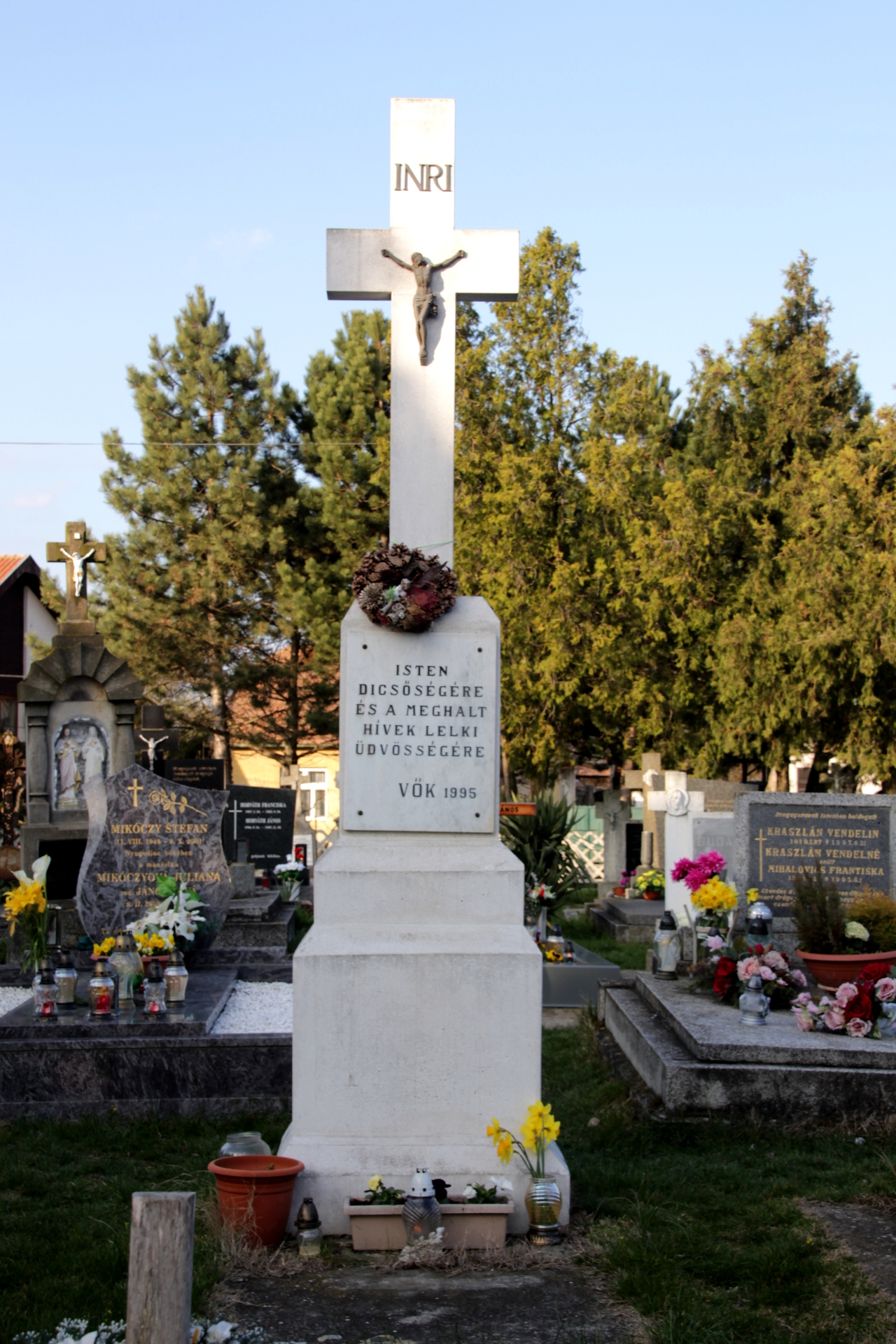 Temetői nagykereszt Vőkön
