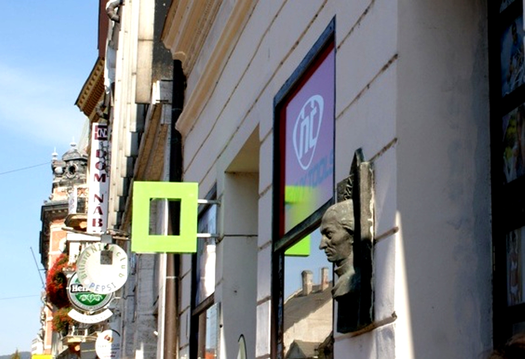 Baróti Szabó Dávid emléktáblája