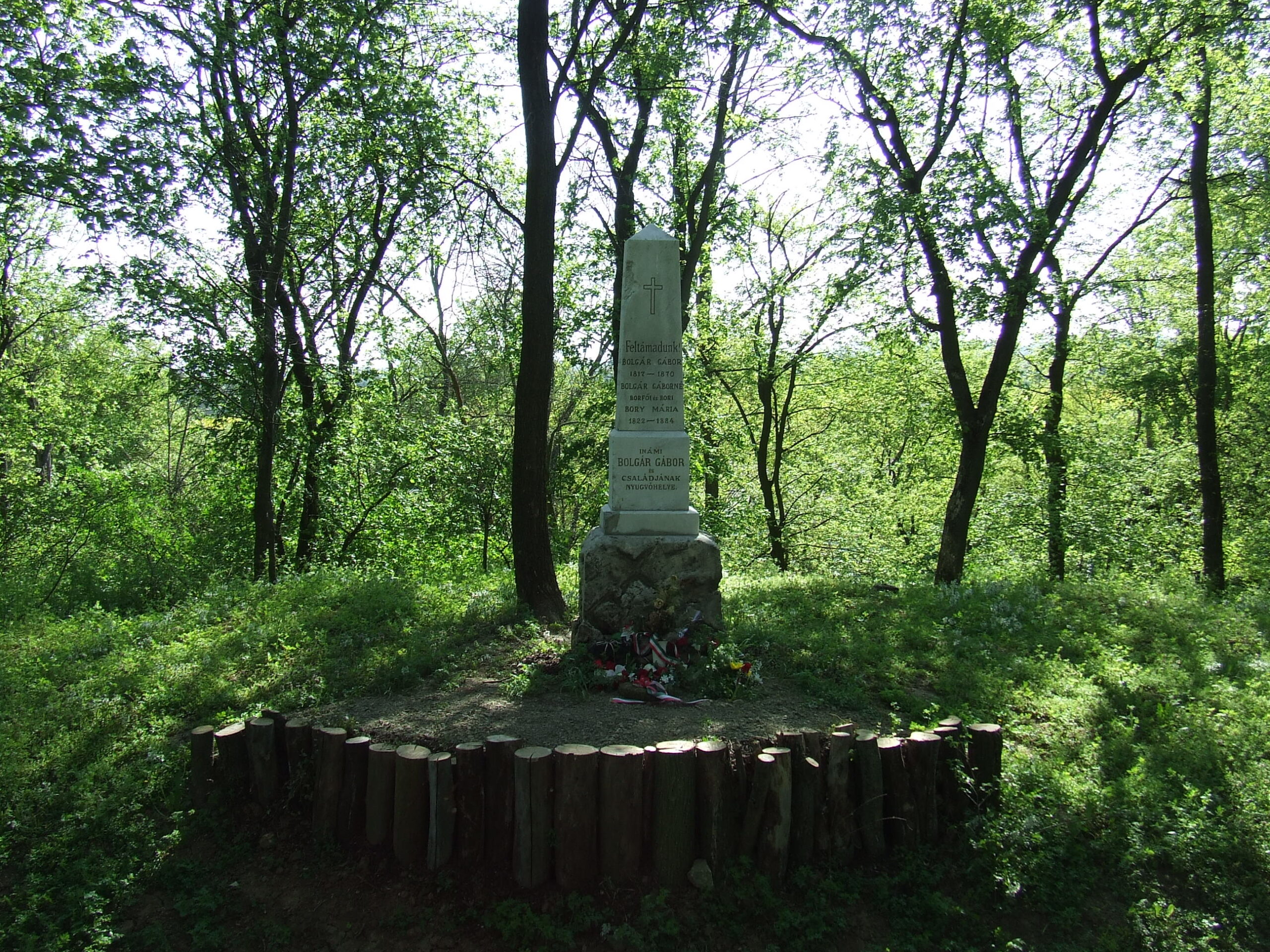 Bolgár Gábor és családjának síremléke