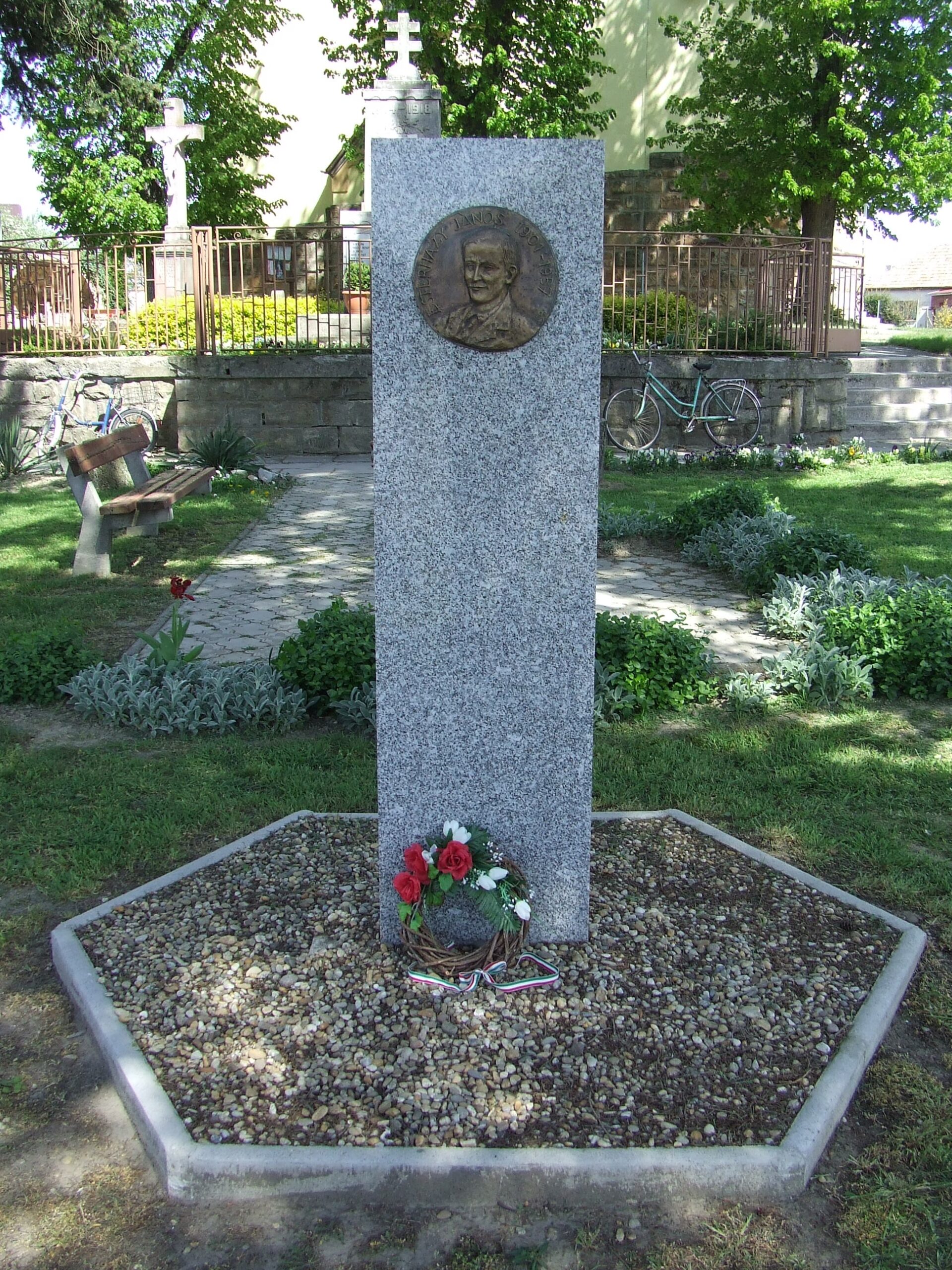 Esterházy János emlékoszlop