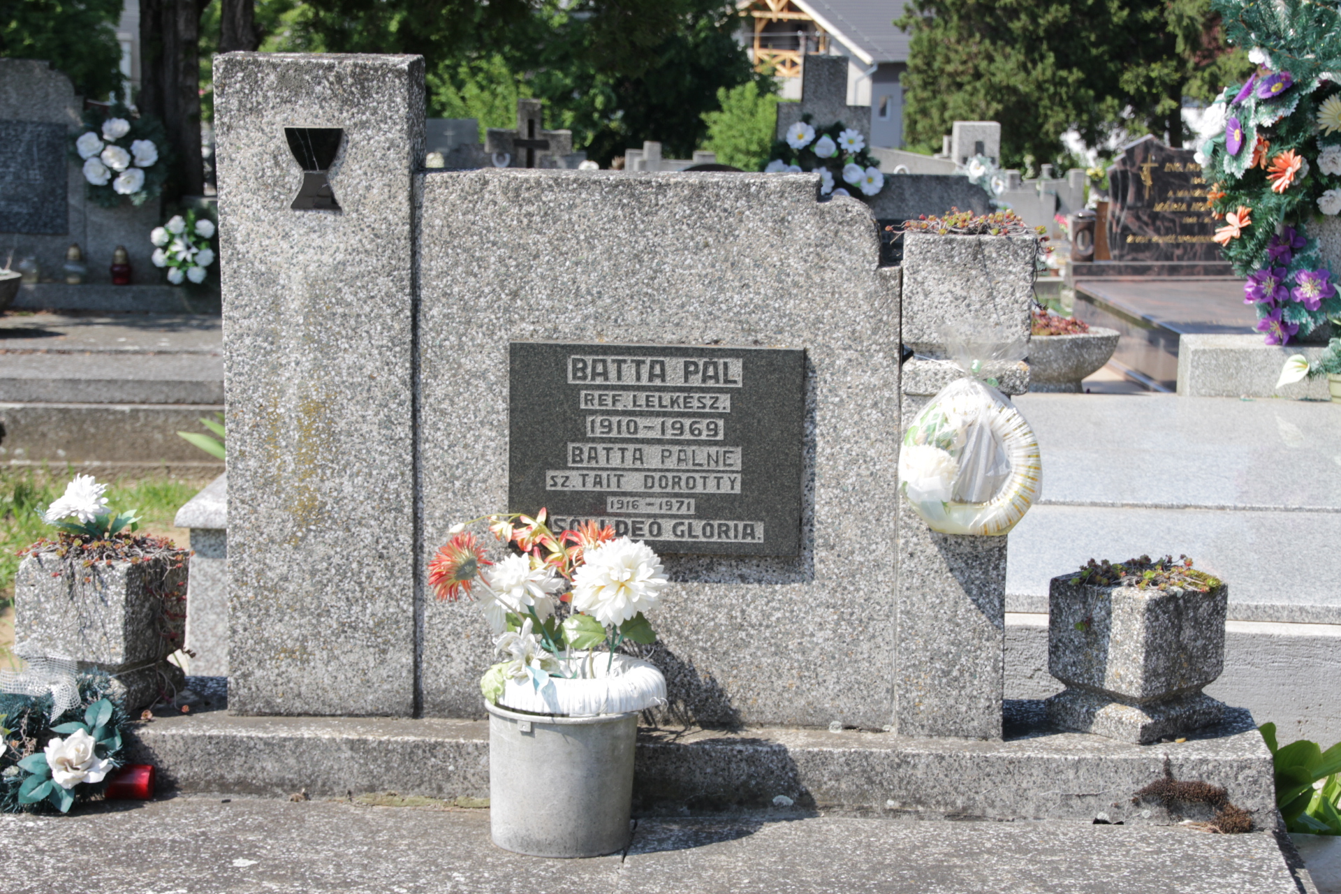 Batta Pál református lelkész sírja