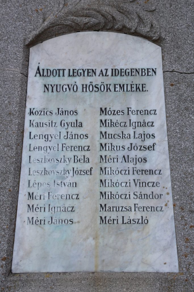 Az 1. és 2. világháború hőseinek emlékműve