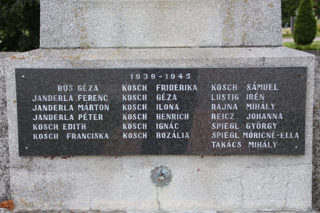 Az 1. és 2. világháború hőseinek emlékműve