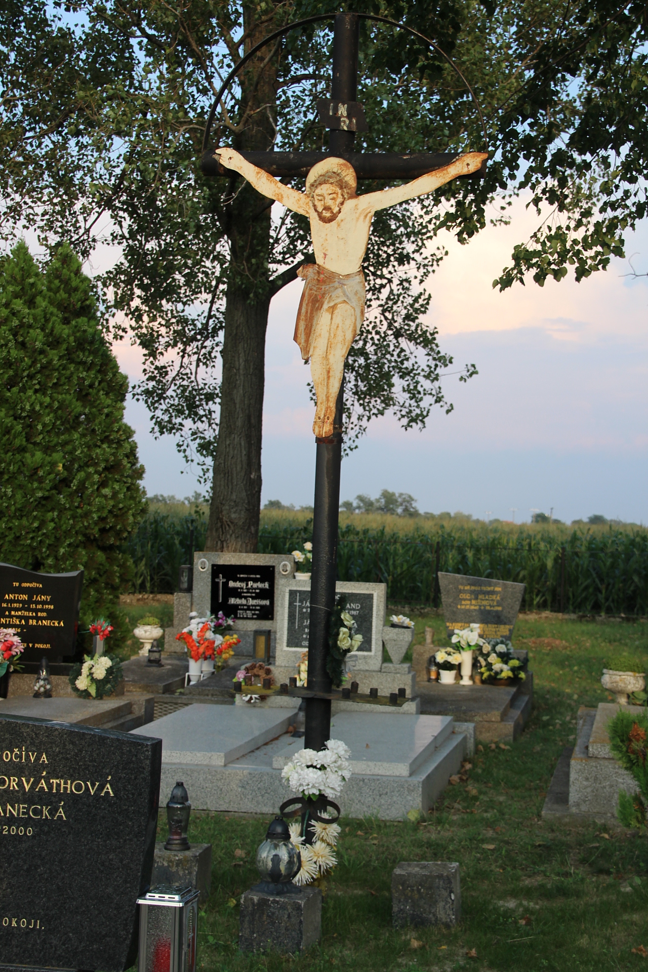 Az eklipusztai temető nagykeresztje