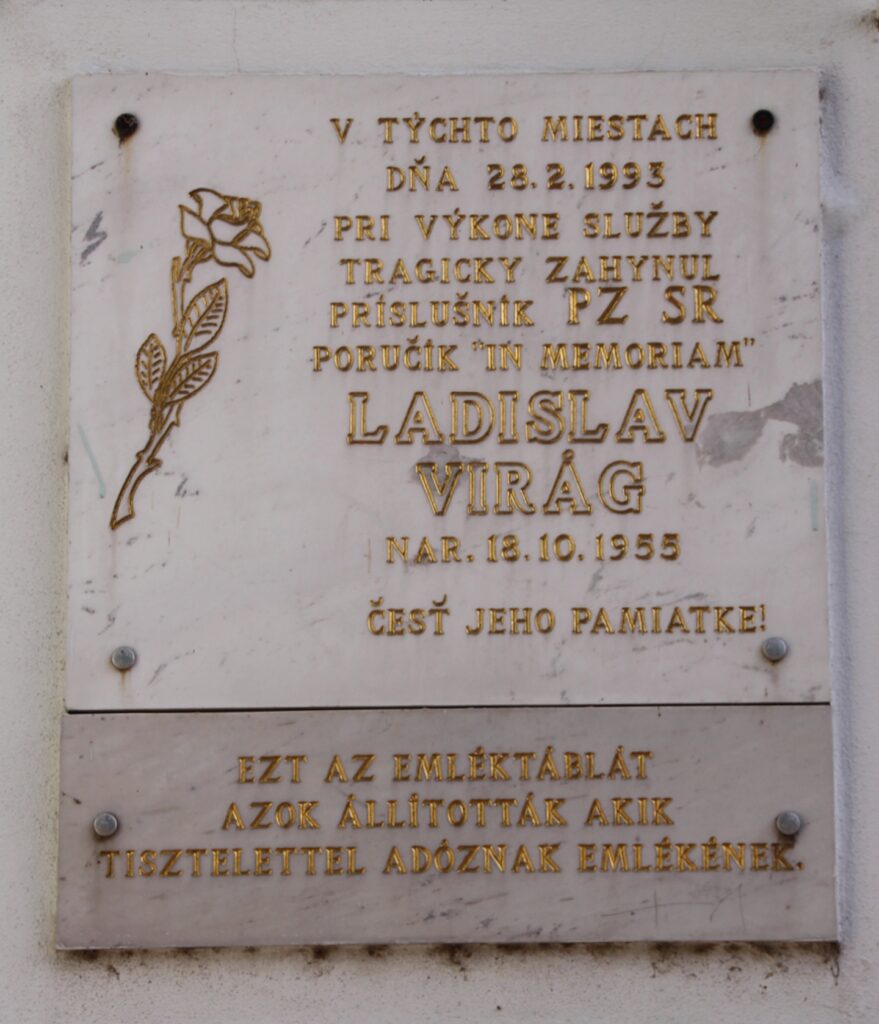 Virág László határrendőr emléktáblája