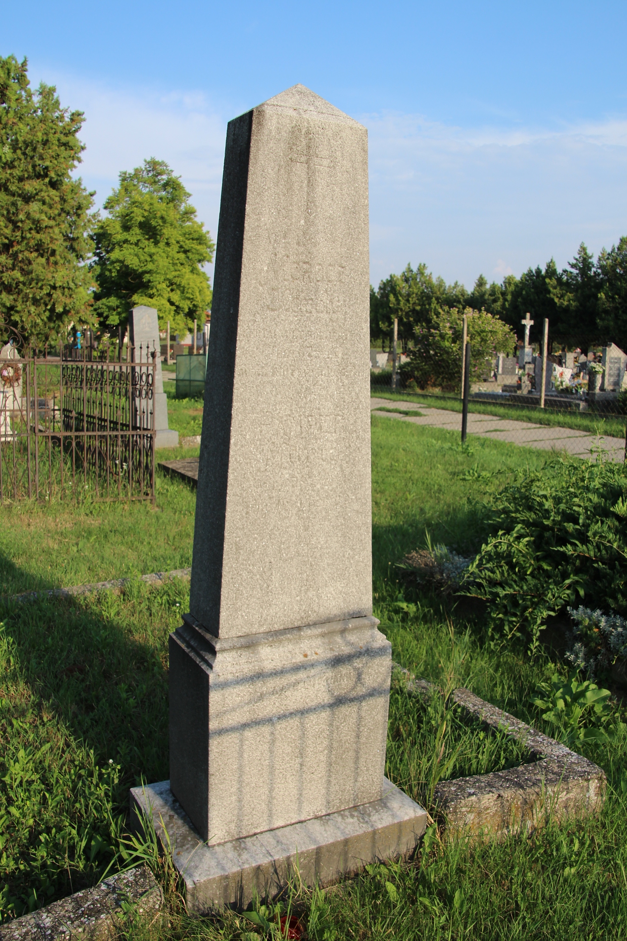 Mórocz Károly körzeti jegyző sírja