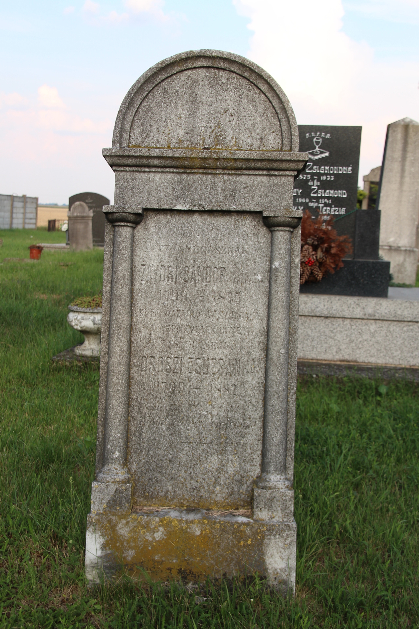 Závori Sándor néptanító sírja