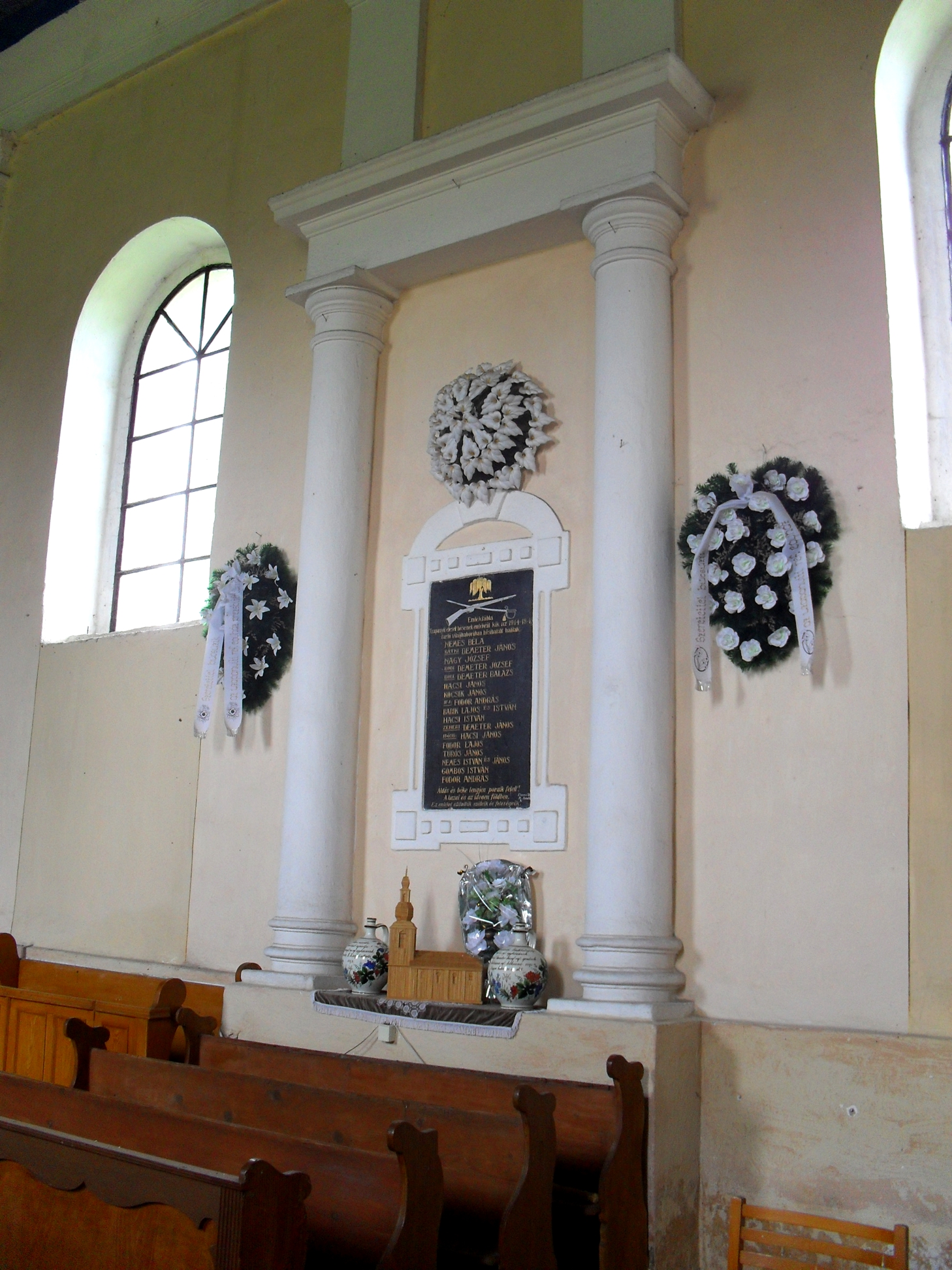 Uzapanyit első világháborúban elesett hőseinek emléktáblája