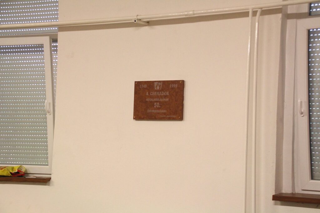 A Csemadok megalakulása 50. évfordulójának emléktáblája