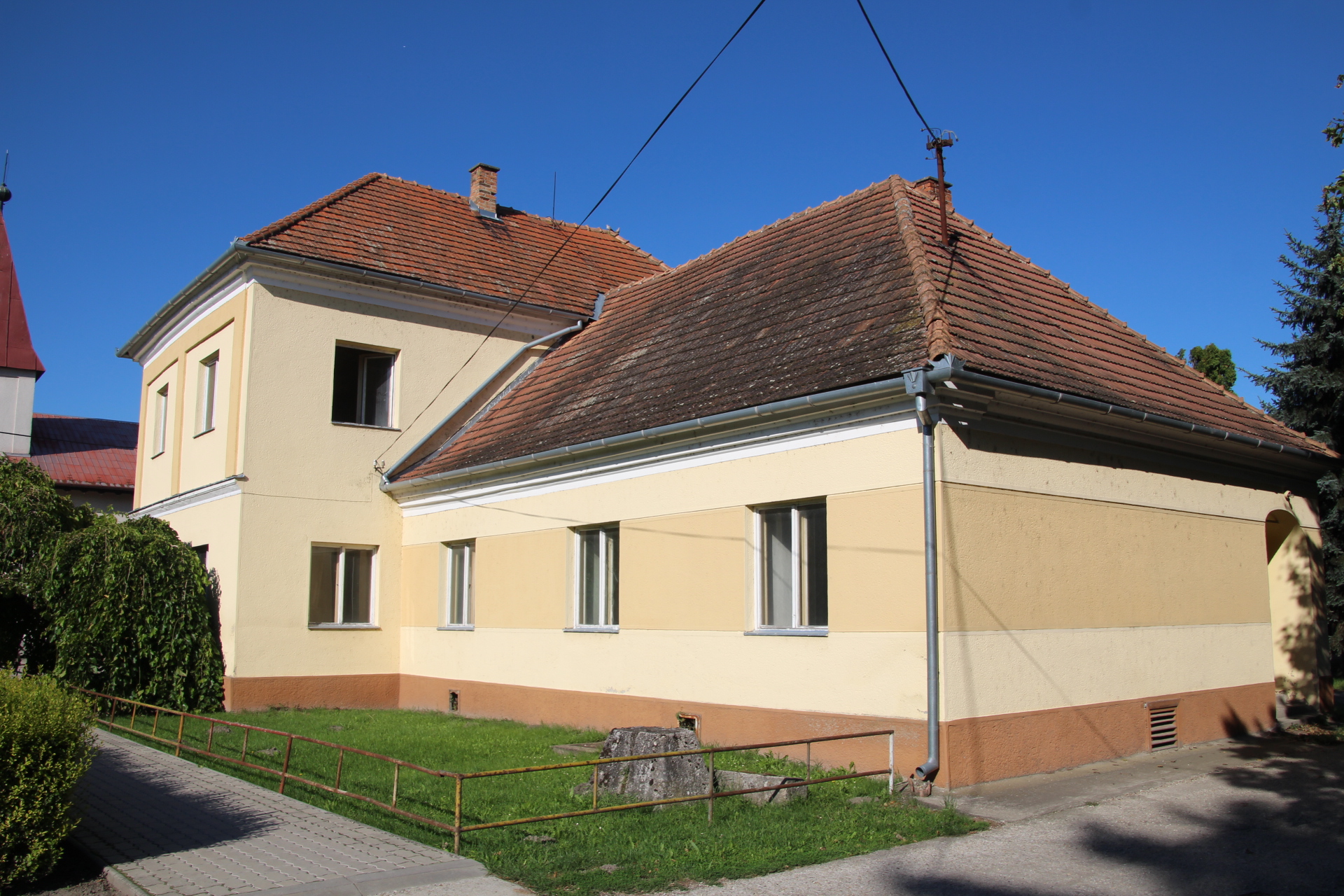 A lakszakállasi kastély