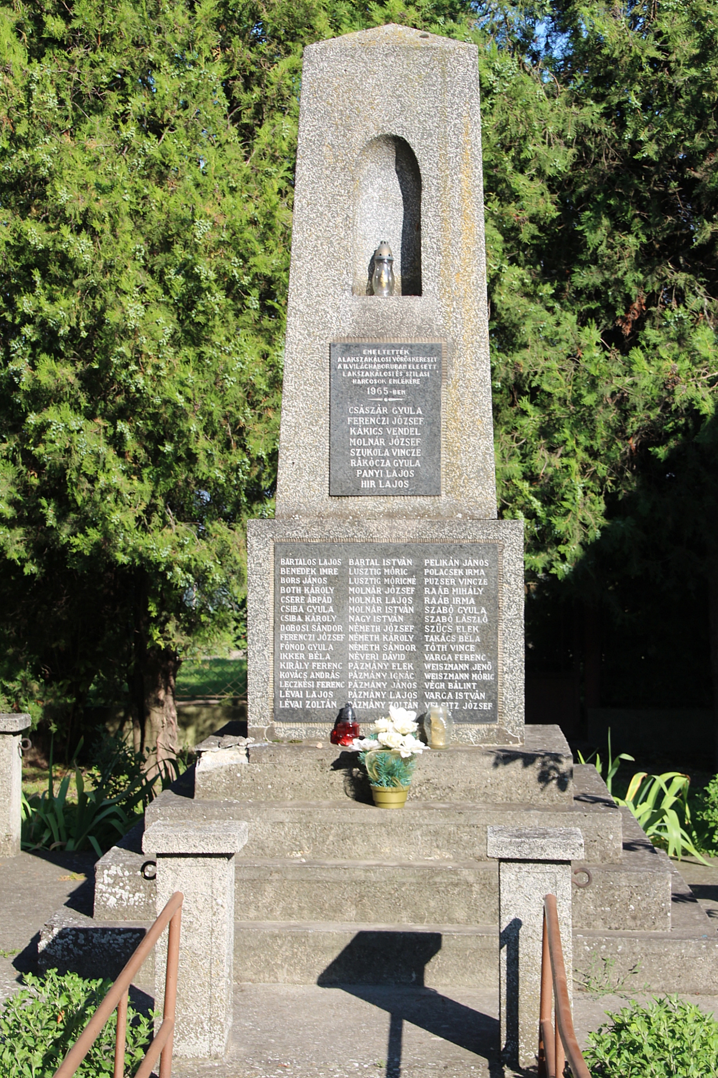 A 2. világháborúban elesettek emlékműve