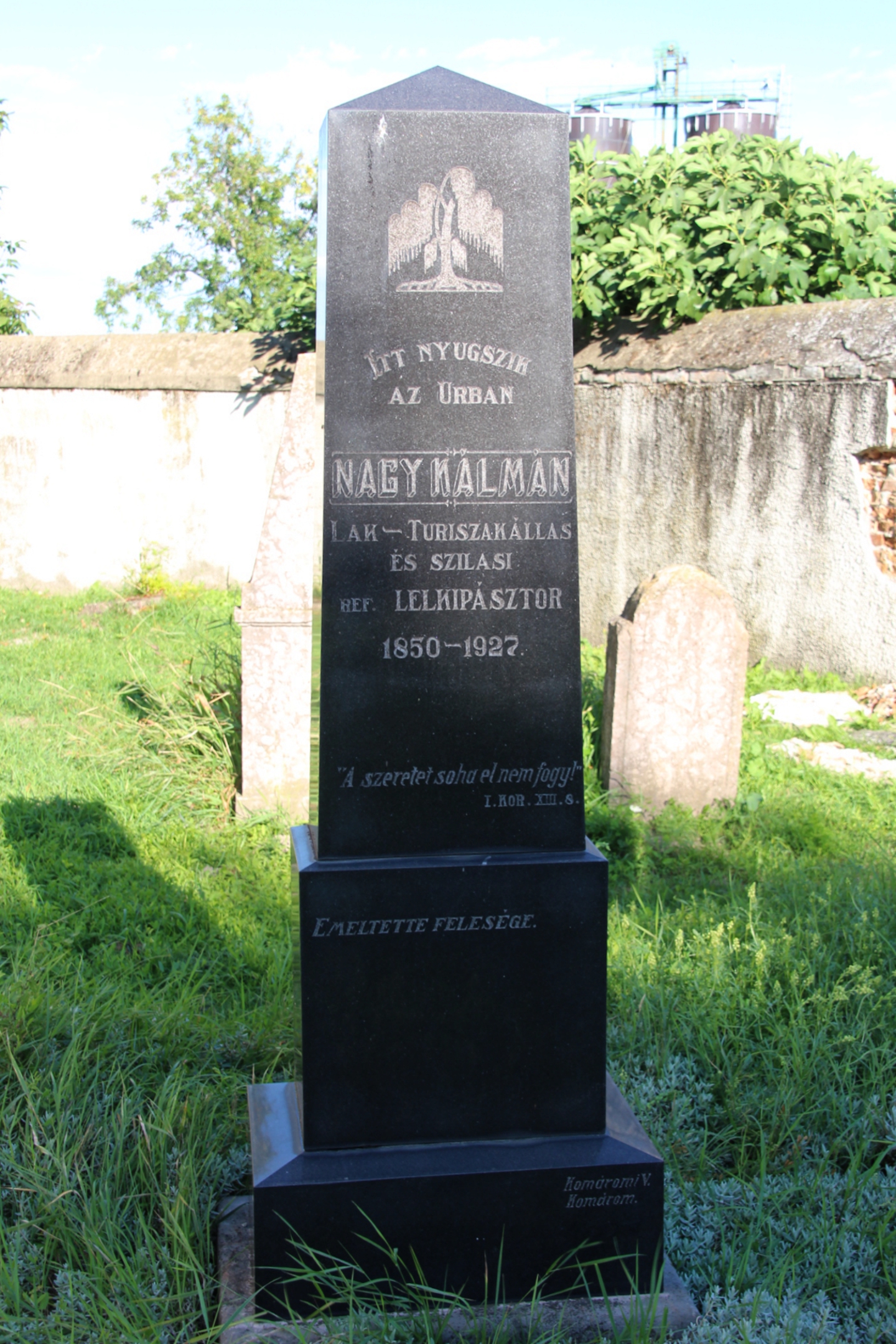 Nagy Kálmán református lelkipásztor sírja