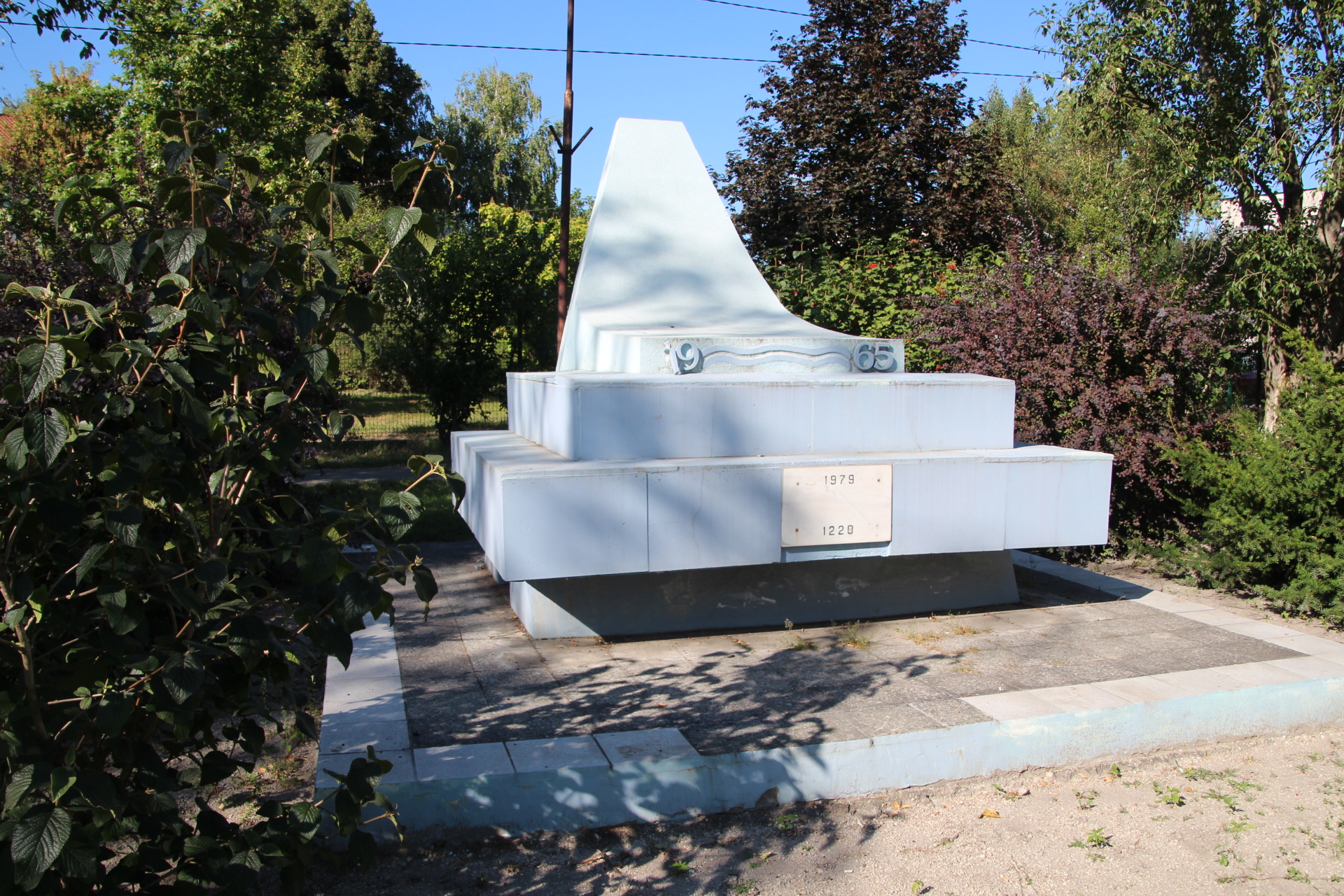 Az 1965-ös árvíz és a falu első írásos említésének emlékműve