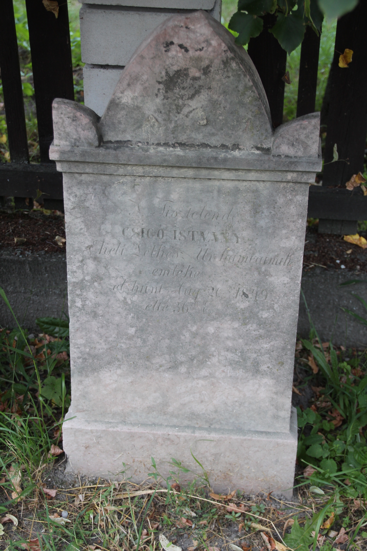 Csigó István lelkész sírköve, sírjele