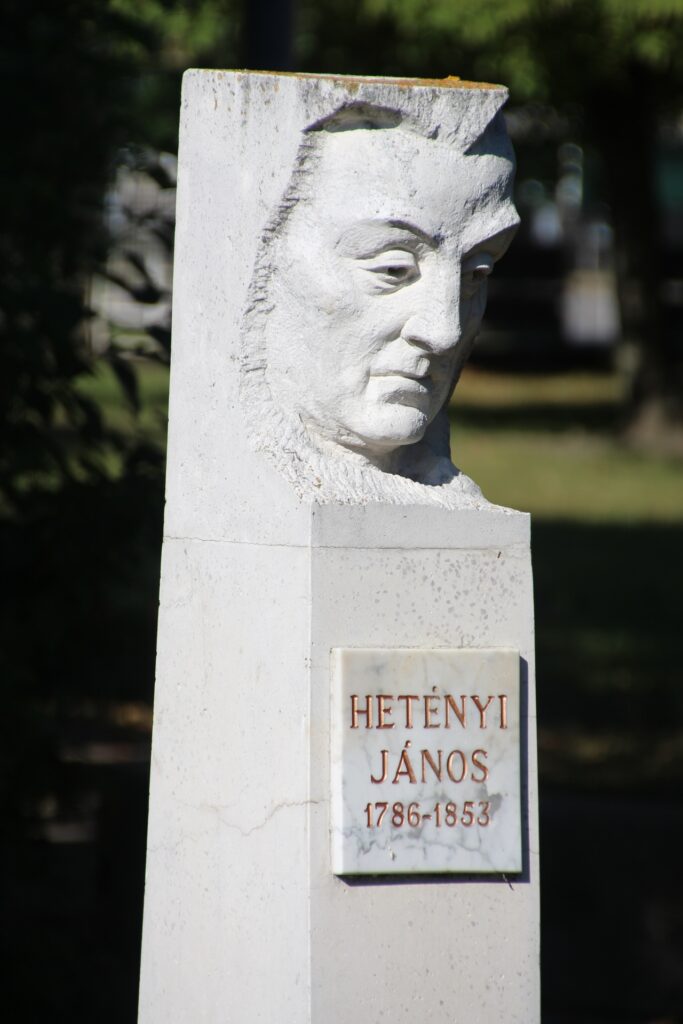 Hetényi János szobra