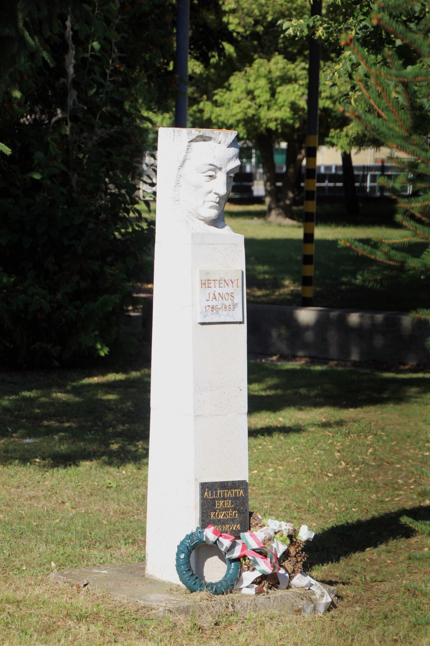 Hetényi János szobra