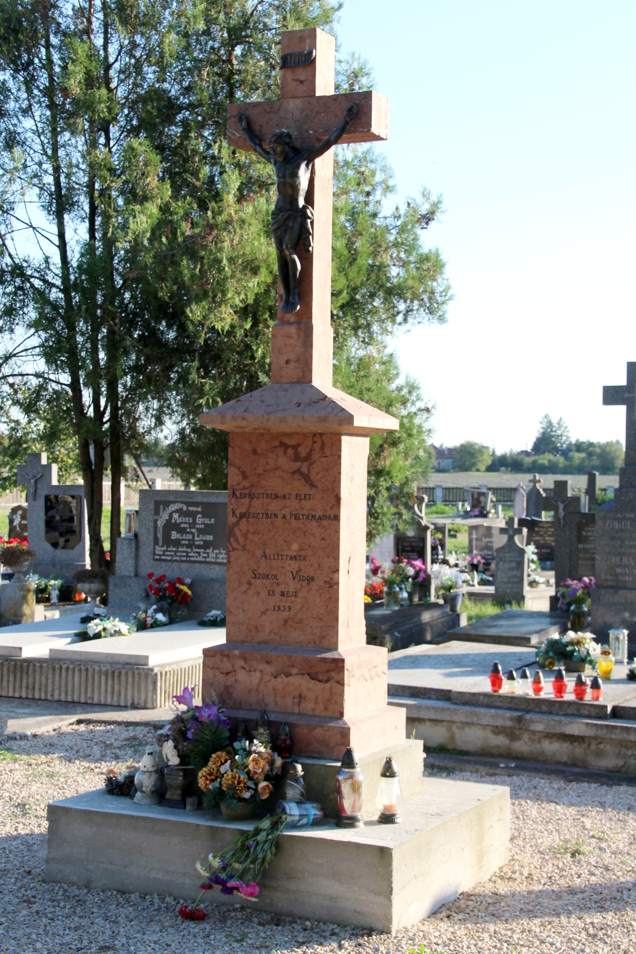 Temetői nagykereszt