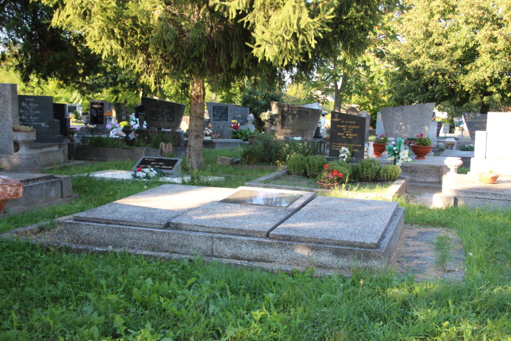 Tuba Gáspár lelkész és gyermekei sírja