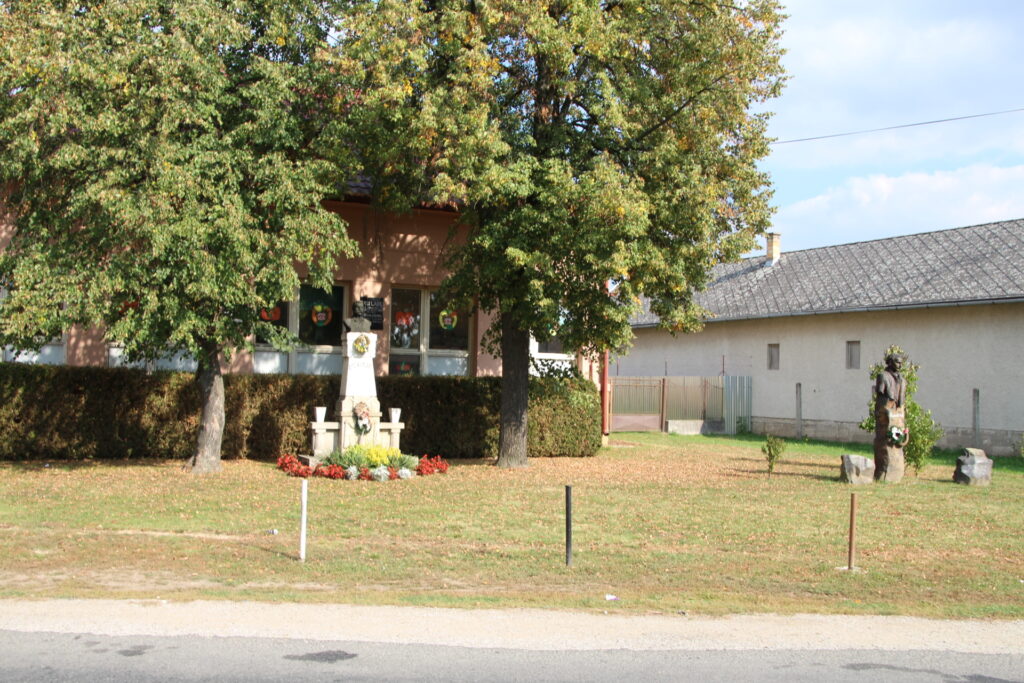 Pósa Lajos szobra