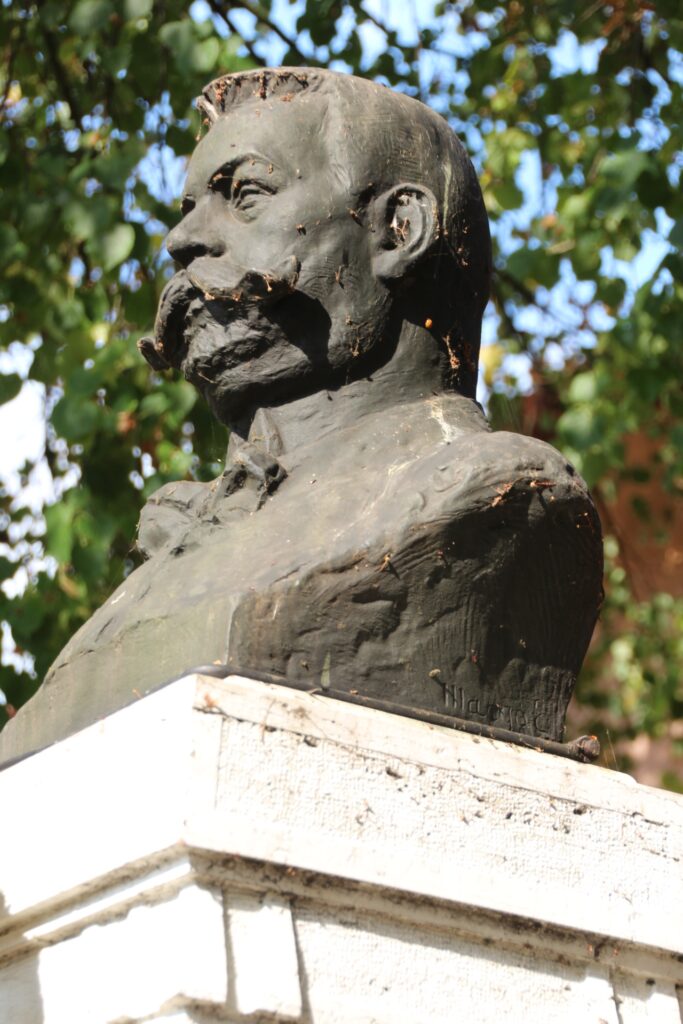 Pósa Lajos szobra
