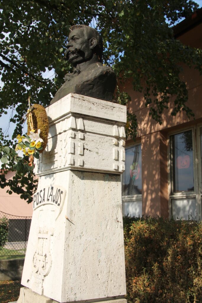 Pósa Lajos szobra