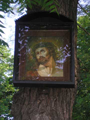 Jézus kép a kürti temetőnél