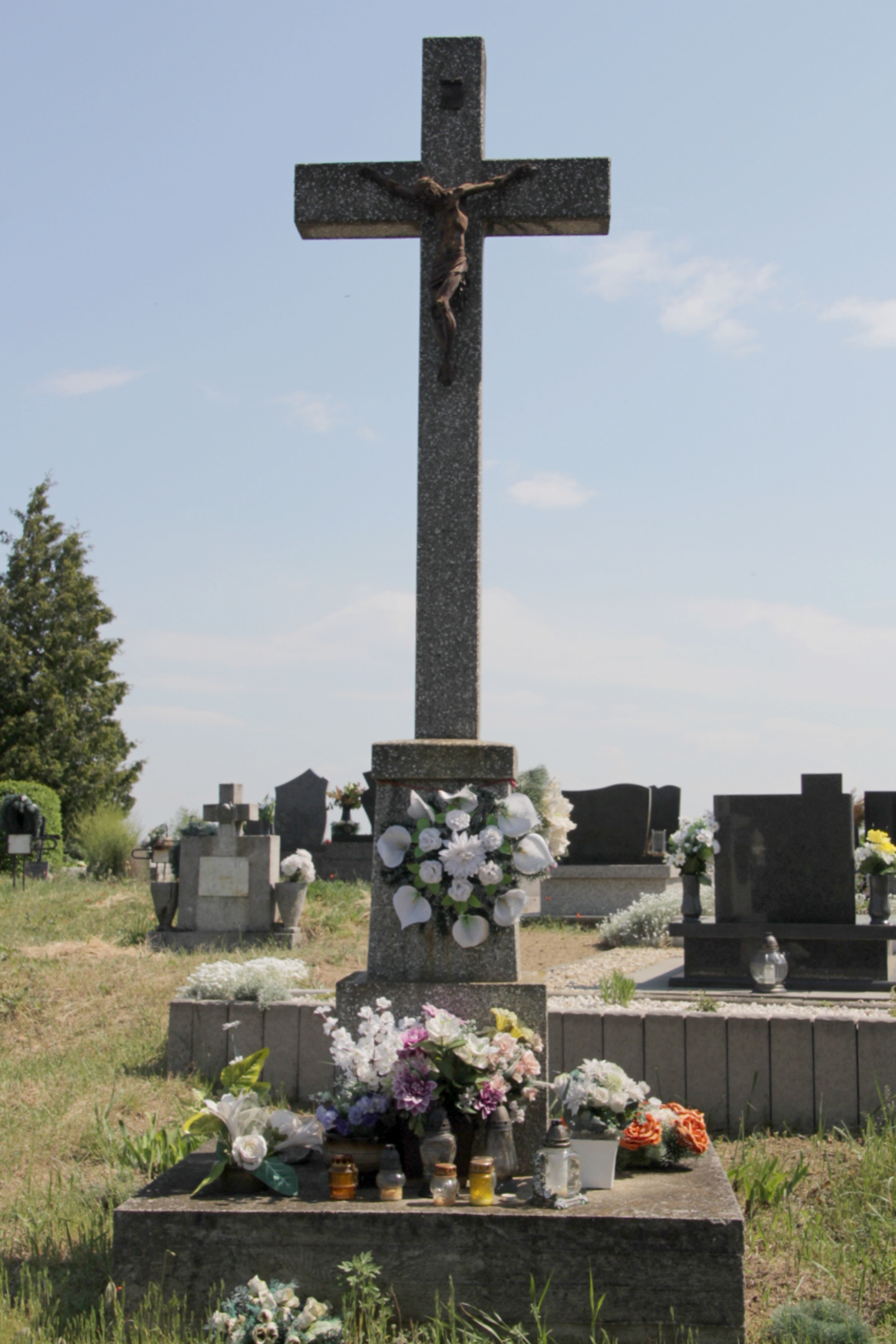 Nagykereszt a királyhelmeci temetőben